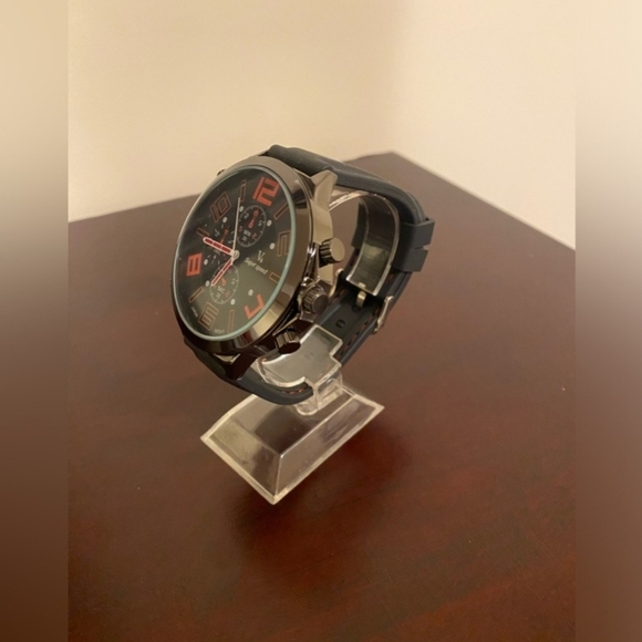 Brand new Red V6 super speed men’s fashion watch - Picture 2 of 3